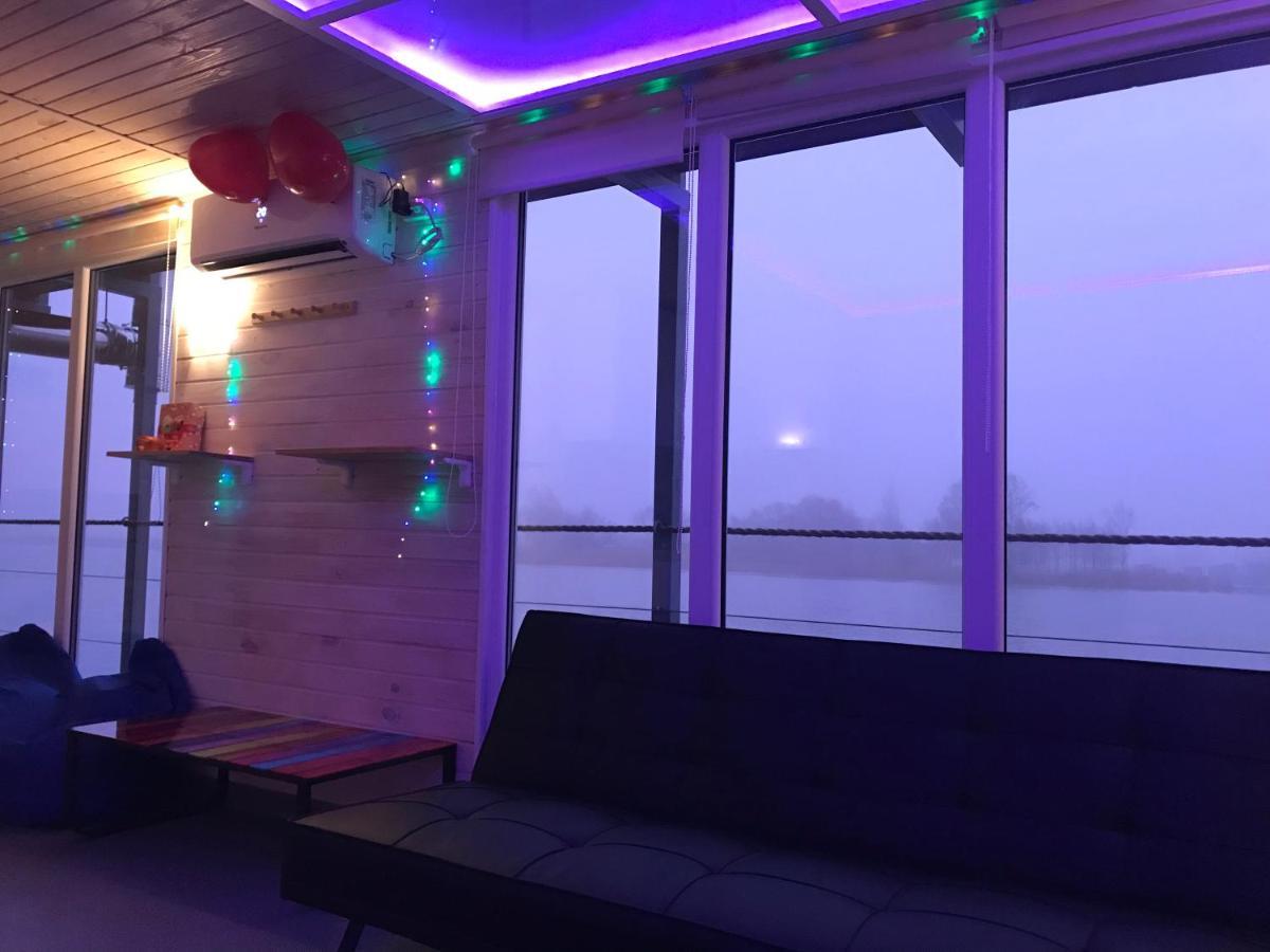 Houseboat On The Water Hotel Liepāja Екстериор снимка