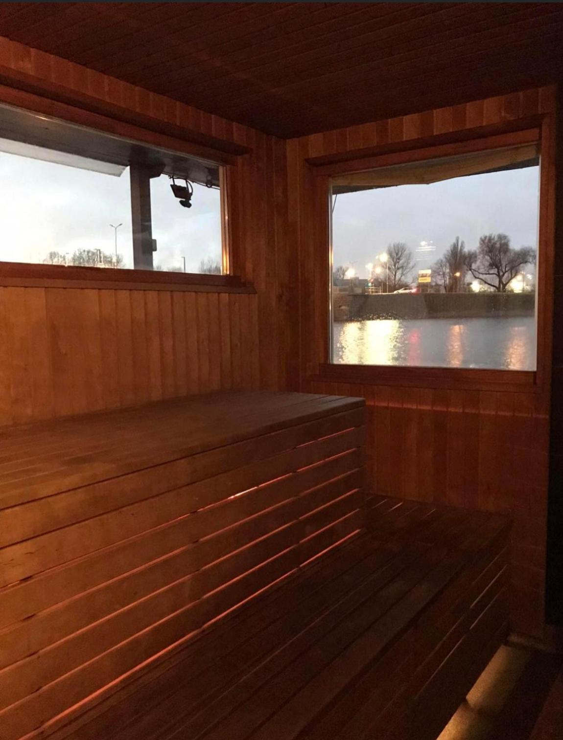 Houseboat On The Water Hotel Liepāja Екстериор снимка