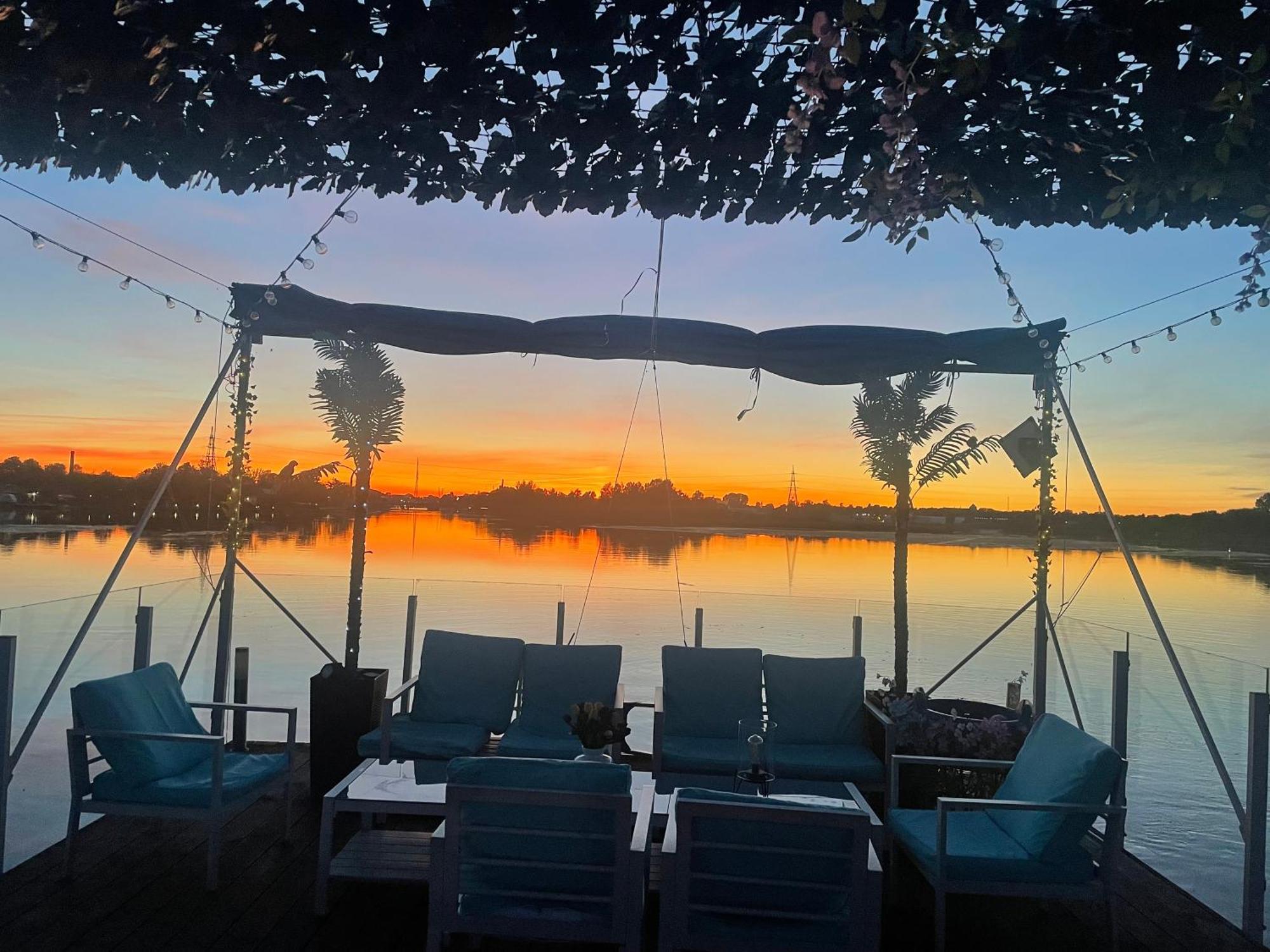 Houseboat On The Water Hotel Liepāja Екстериор снимка