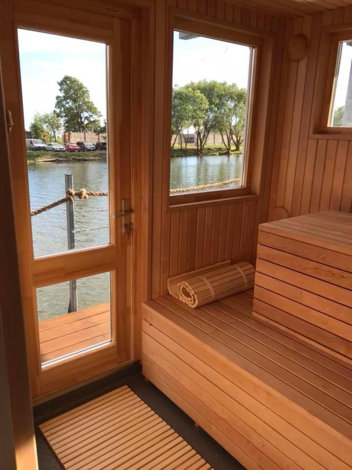 Houseboat On The Water Hotel Liepāja Екстериор снимка