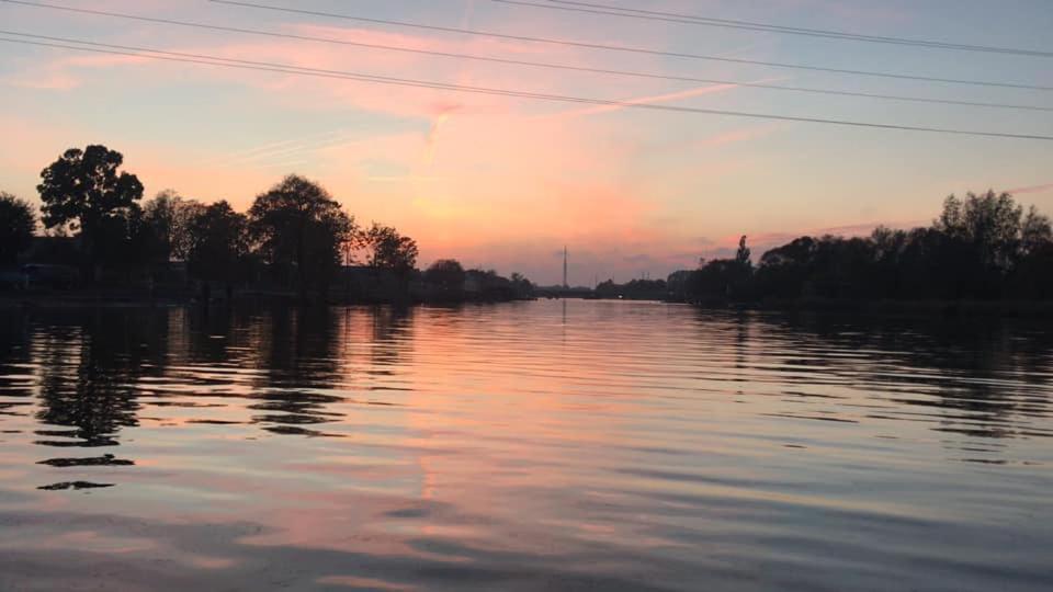 Houseboat On The Water Hotel Liepāja Екстериор снимка