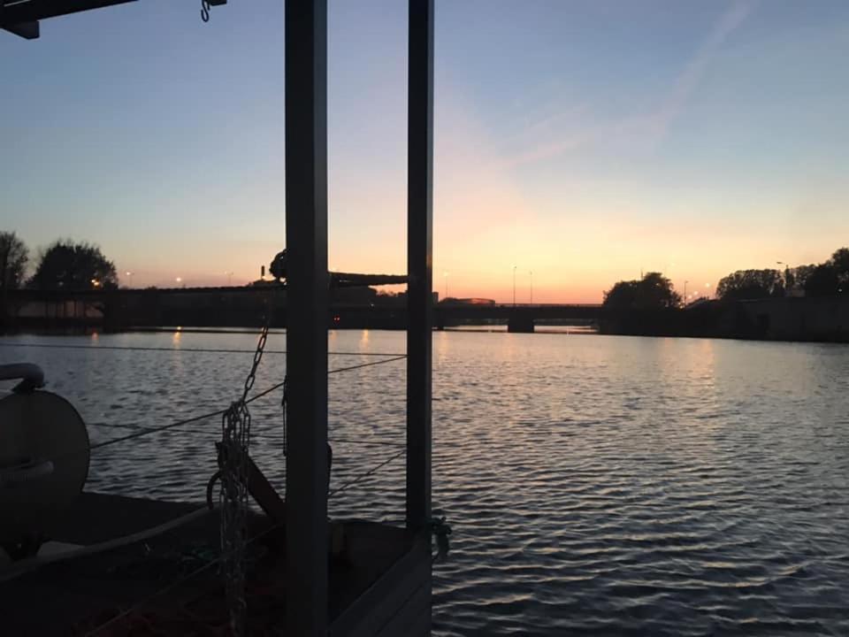 Houseboat On The Water Hotel Liepāja Екстериор снимка