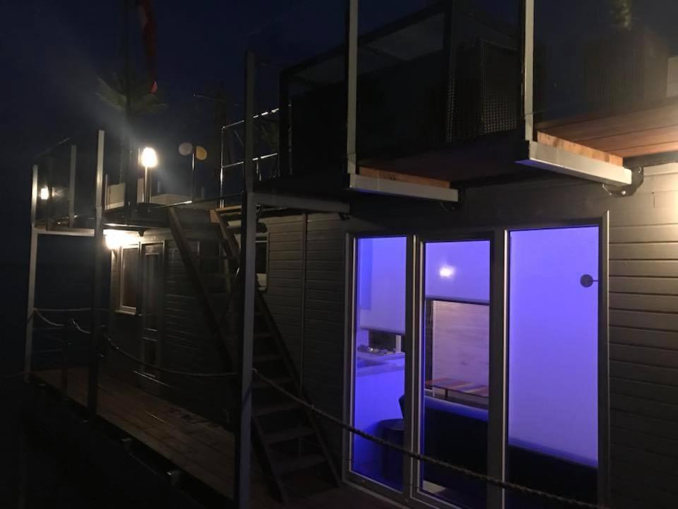 Houseboat On The Water Hotel Liepāja Екстериор снимка