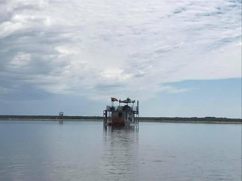 Houseboat On The Water Hotel Liepāja Екстериор снимка